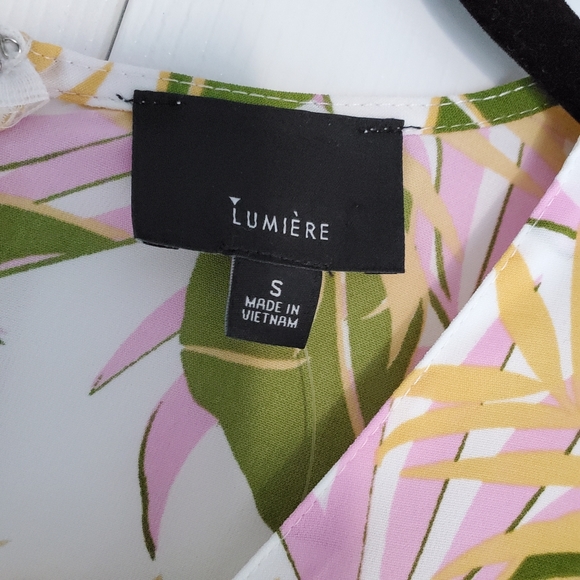 NEW Lumiere Palm Print V-neck Romper - Picture 8 of 8